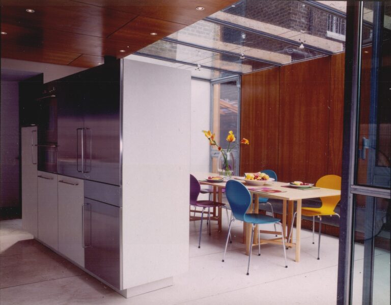 ShirlockRdHouse1_robertdyearchitects_05_Kitchen Dining