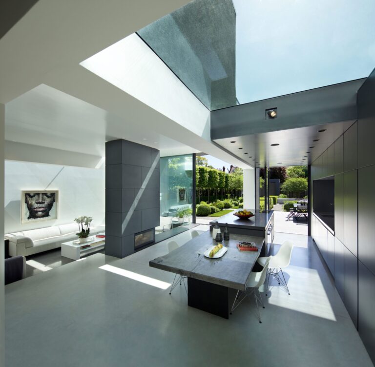 ShadesOfGreyHouse_robertdyearchitects_16_ kitchen dining living