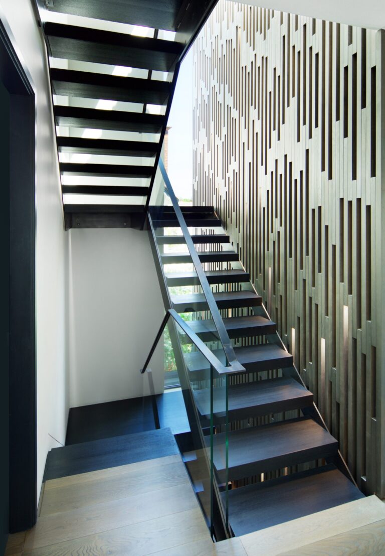 ShadesOfGreyHouse_robertdyearchitects_22_stair