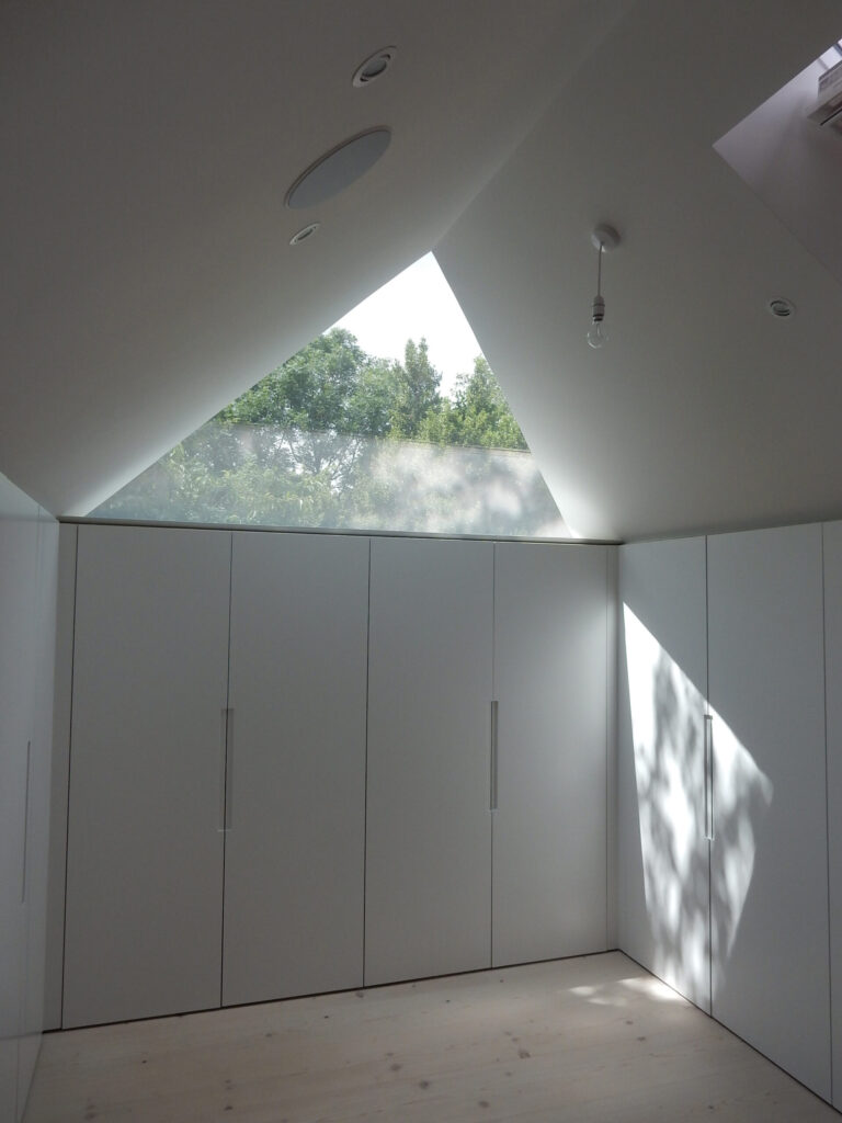 HeavyHouse_robertdyearchitects_11_sky dressing room