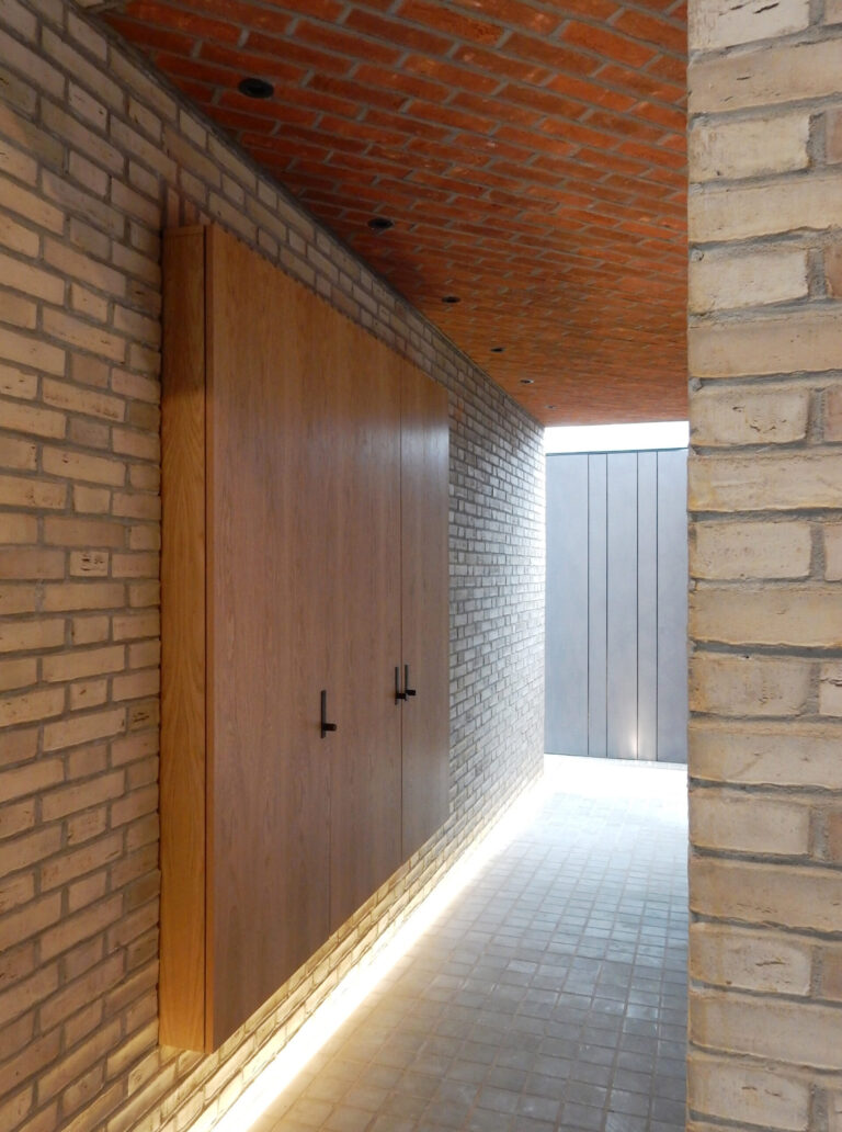 HeavyHouse_robertdyearchitects_16_arrival