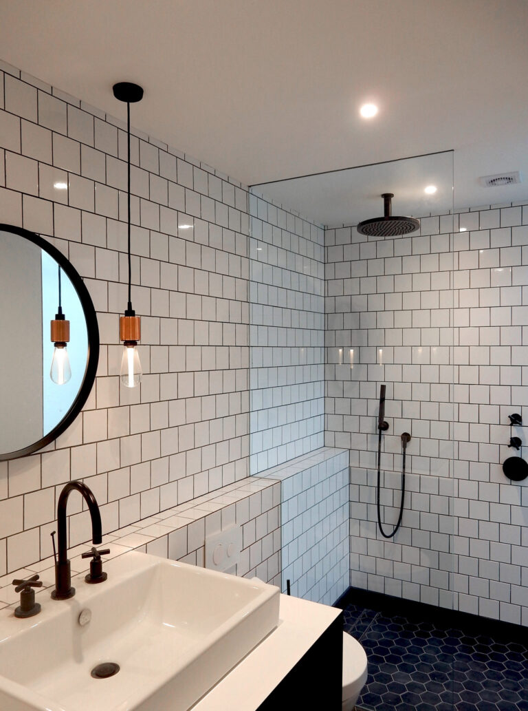 HeavyHouse_robertdyearchitects_19_bathroom