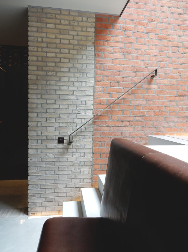 HeavyHouse_robertdyearchitects_26_detail stair seating