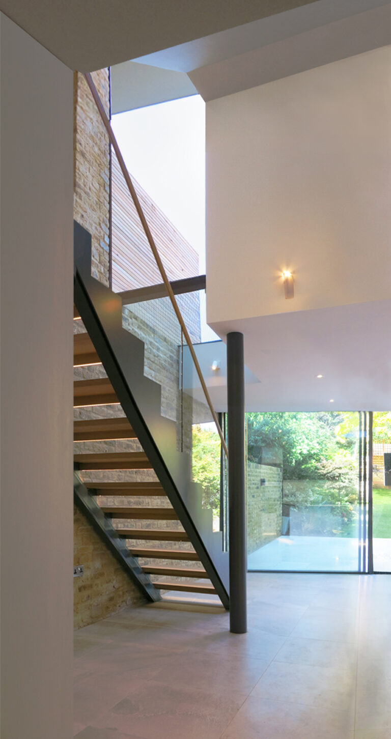 In-OutHouse_robertdyearchitects_06_stair atrium