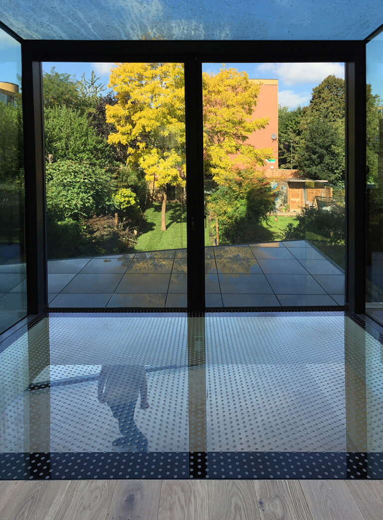 In-OutHouse_robertdyearchitects_08_glass gallery