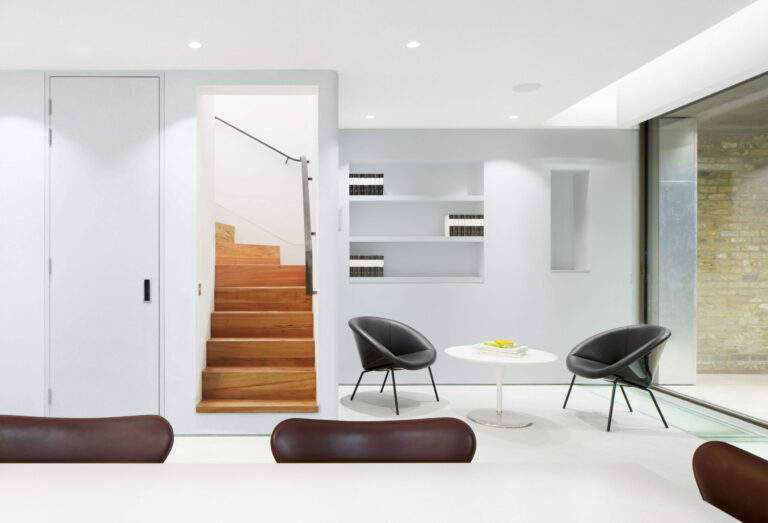 MewsHouse2_robertdyearchitects_05_sitting stair