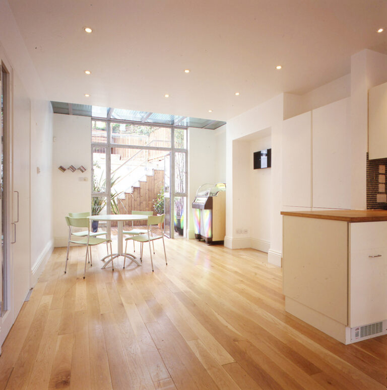 ParliamentHill_robertdyearchitects_02_kitchen dining