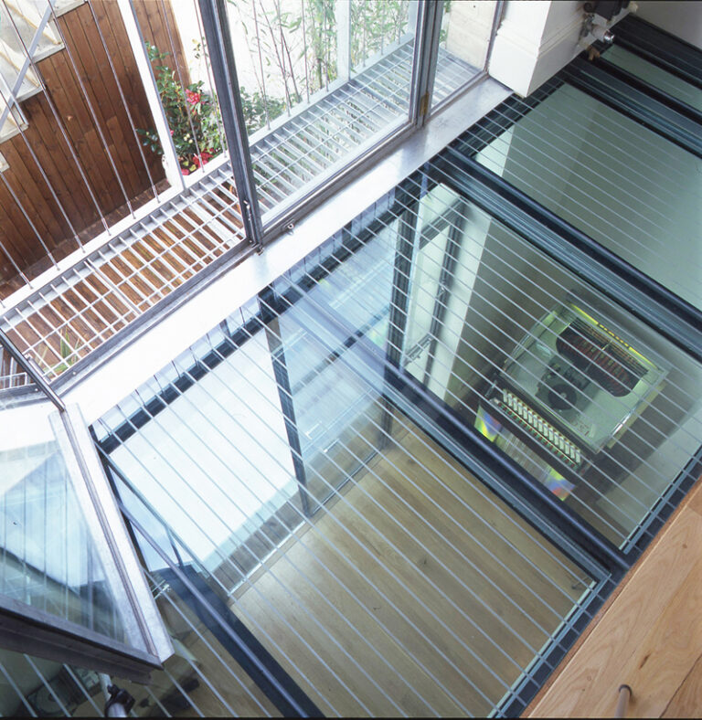 ParliamentHill_robertdyearchitects_03_glass floor