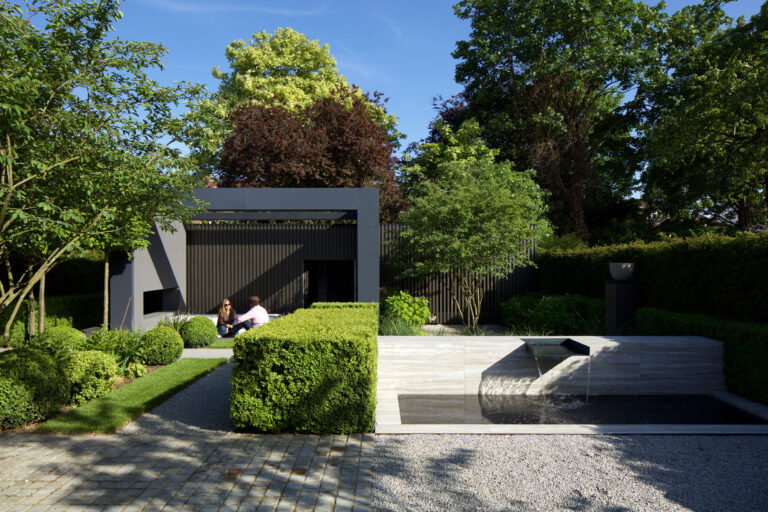 ShadesOfGreyHouse_robertdyearchitects_08_garden pavillion