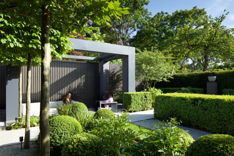 ShadesOfGreyHouse_robertdyearchitects_09_garden pavillion