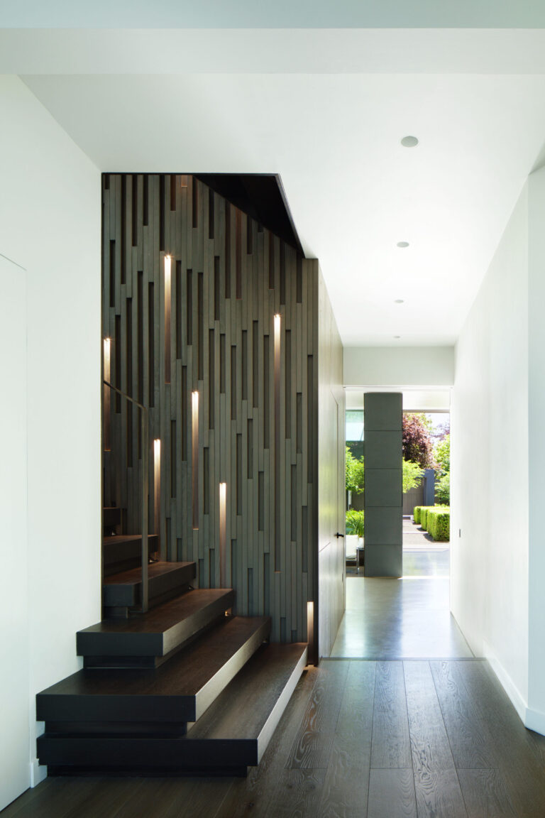 ShadesOfGreyHouse_robertdyearchitects_20_arrival