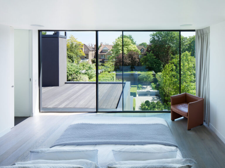 ShadesOfGreyHouse_robertdyearchitects_27_bed view