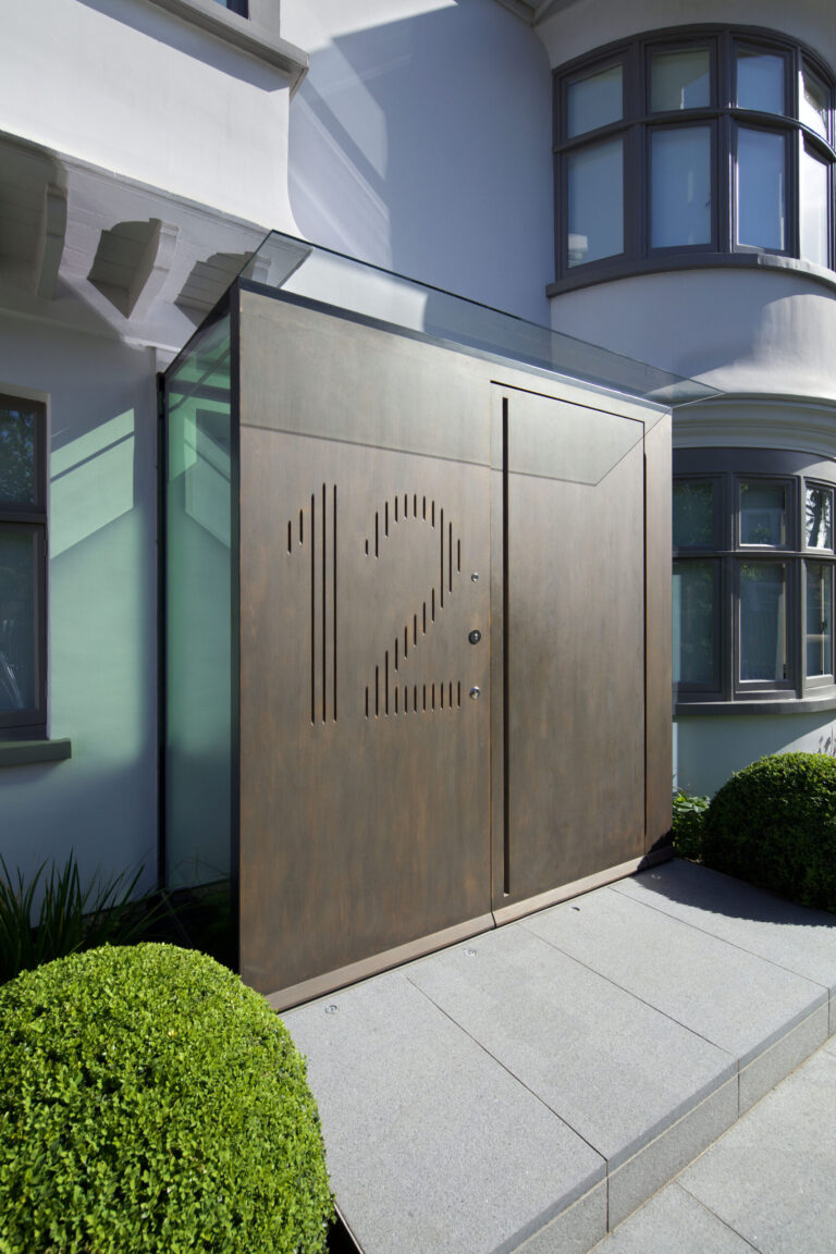 ShadesOfGreyHouse_robertdyearchitects_28_arrival