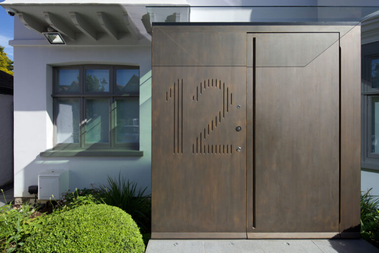 ShadesOfGreyHouse_robertdyearchitects_29_arrival