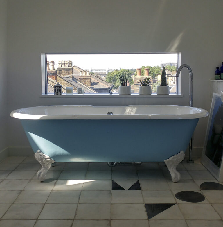WritersHouse_robertdyearchitects_07_bathing