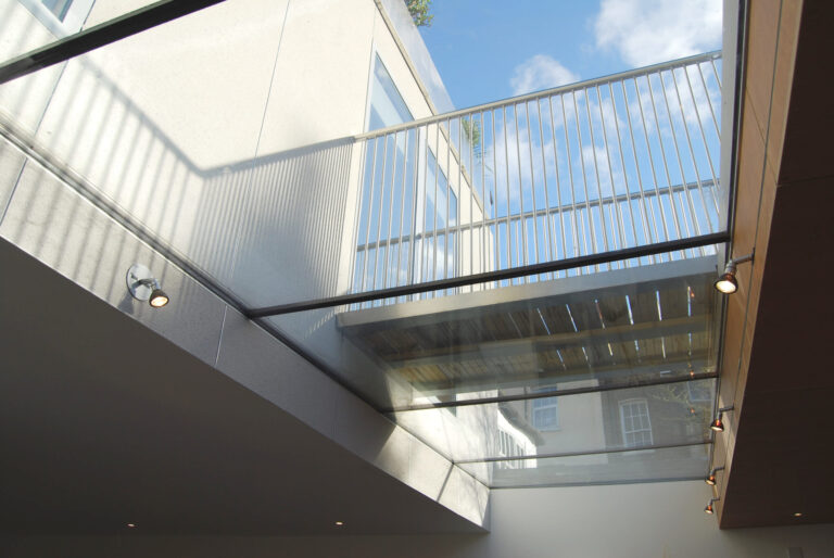MewsHouse1_robertdyearchitects_05_skylight bridge