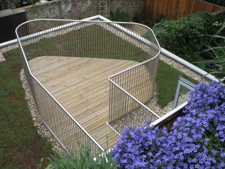 MewsHouse1_robertdyearchitects_09_terrace with purple flowers