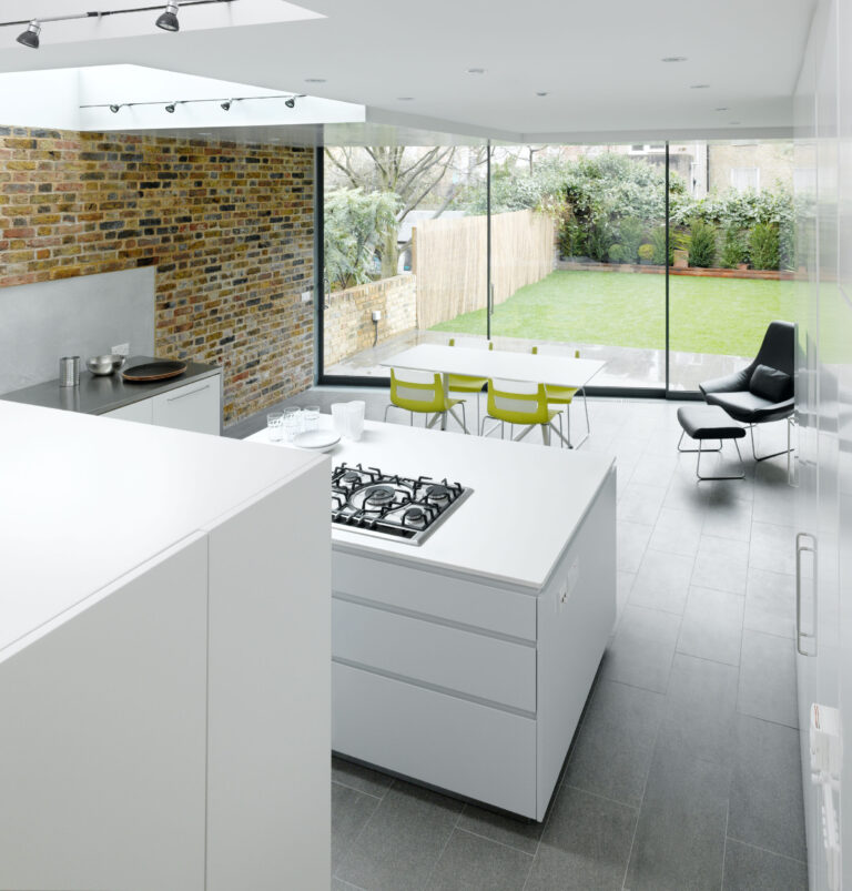 RecycledHouse_robertdyearchitects_03_kitchen living
