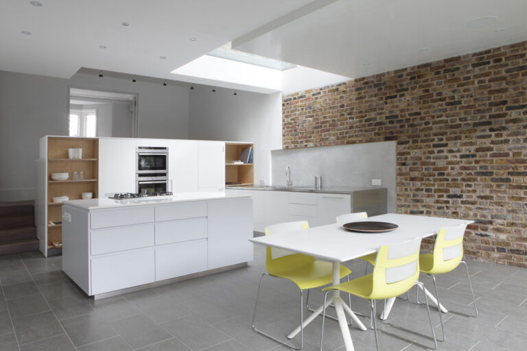 RecycledHouse_robertdyearchitects_06_kitchen dining
