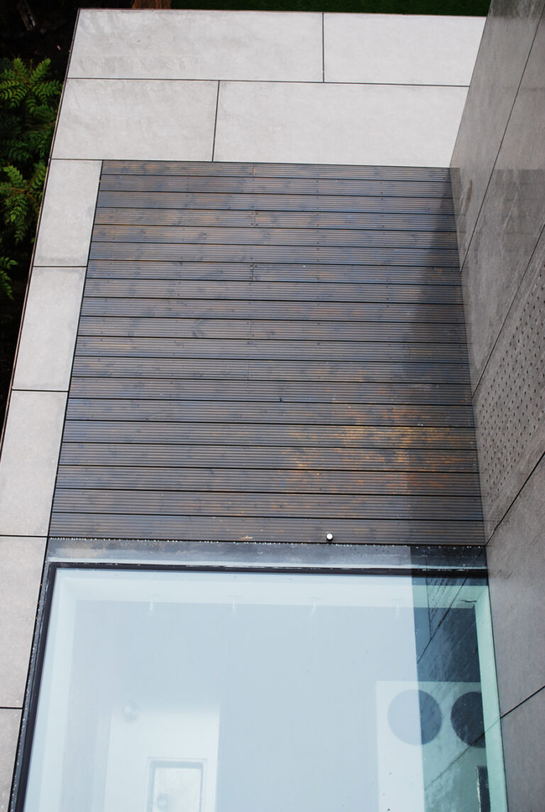 RecycledHouse_robertdyearchitects_08_roof deck