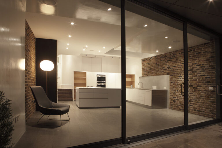 RecycledHouse_robertdyearchitects_12_night kitchen