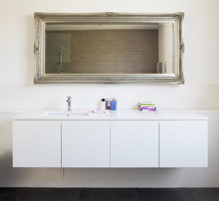 RecycledHouse_robertdyearchitects_14_vanity