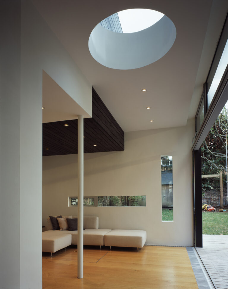 SouthHillPark_robertdyearchitects_05_Living room sky