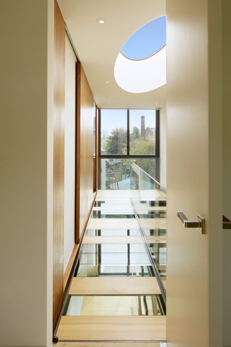 SpencerPlace_robertdyearchitects_01_glass reflections