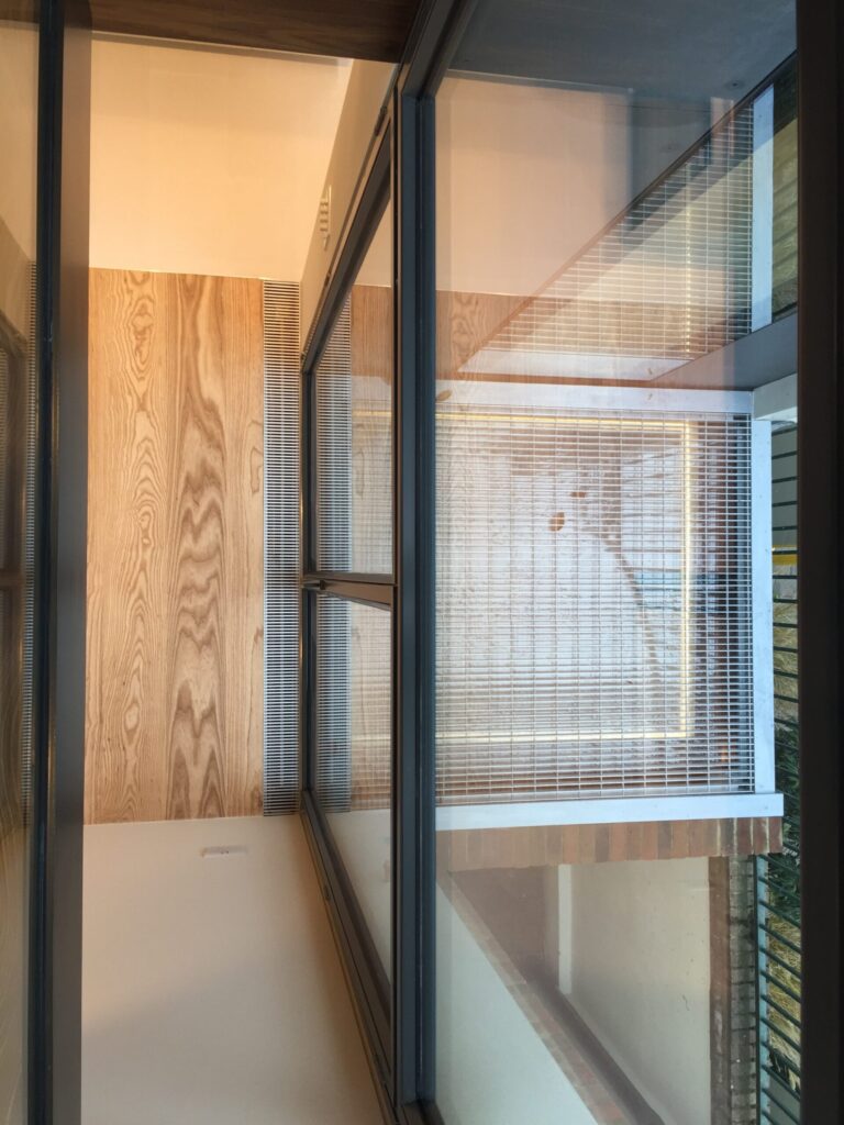 SpencerPlace_robertdyearchitects_11_glass void