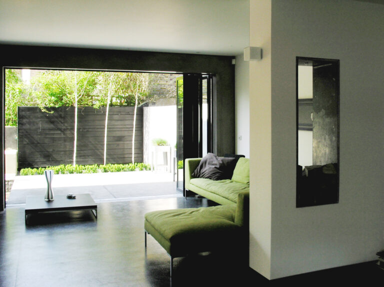 StealthHouse_roberdyearchitects_05_living room