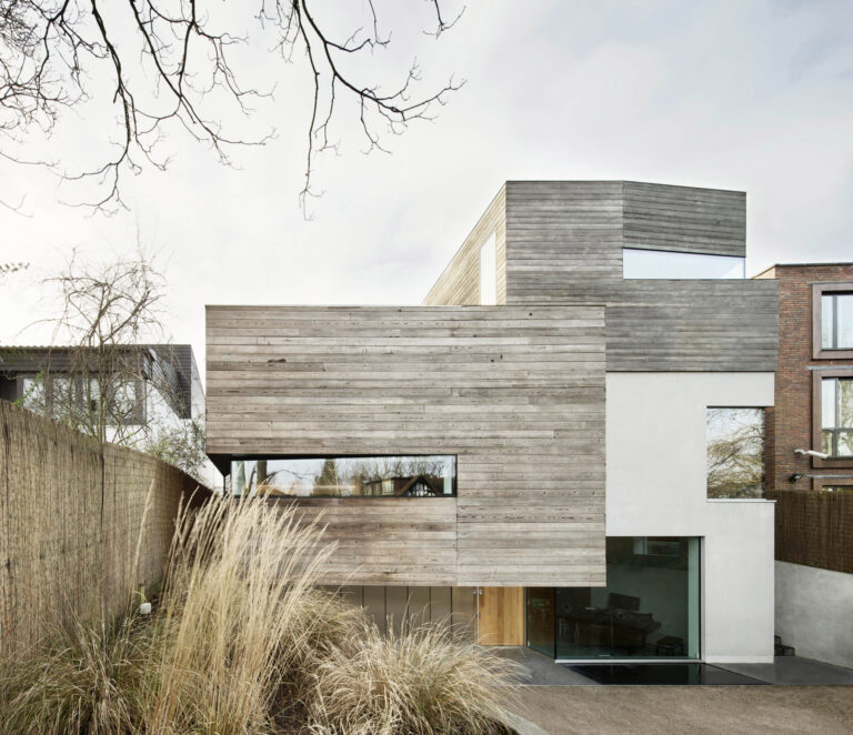 UphillHouse_robertdyearchitects_03_front grey