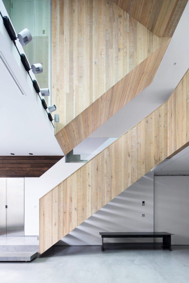 UphillHouse_robertdyearchitects_09_stair