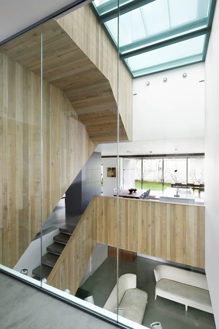 UphillHouse_robertdyearchitects_14_stair hall