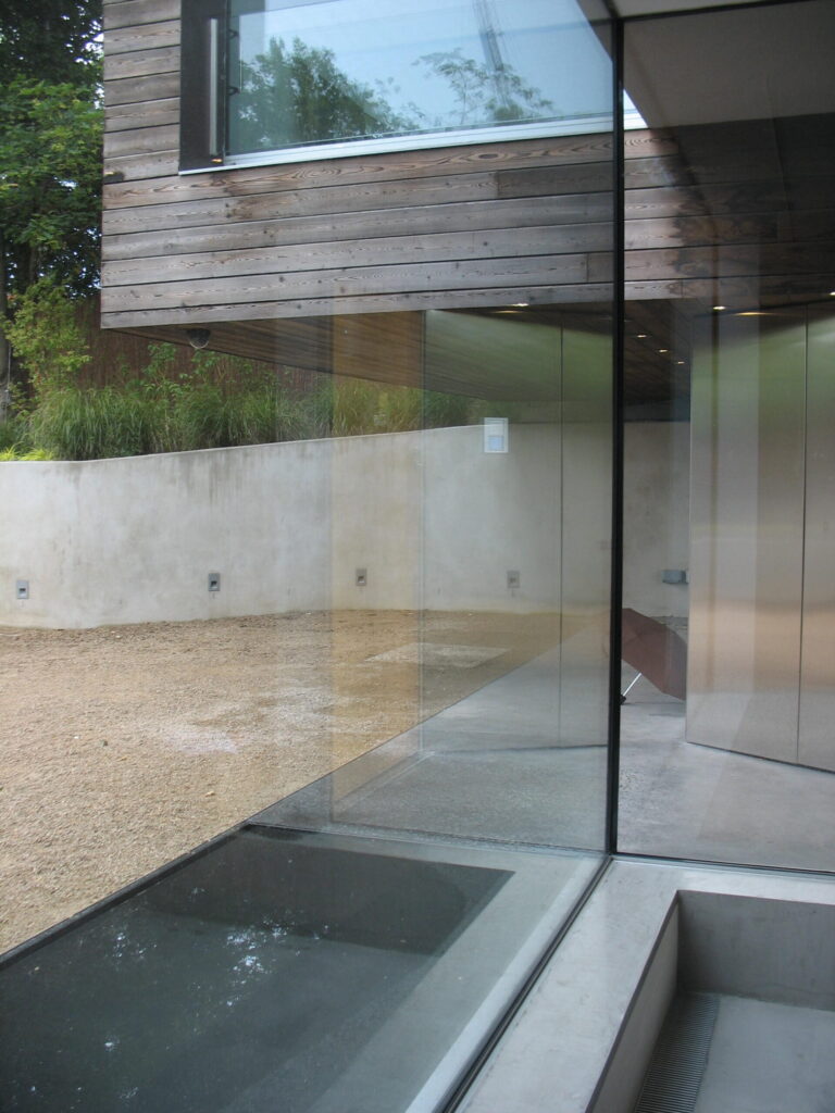 UphillHouse_robertdyearchitects_24_glass to glass