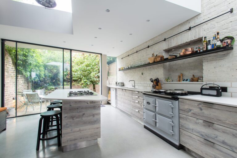 ArtistsHouse_robertdyearchitects_03_kitchen dining