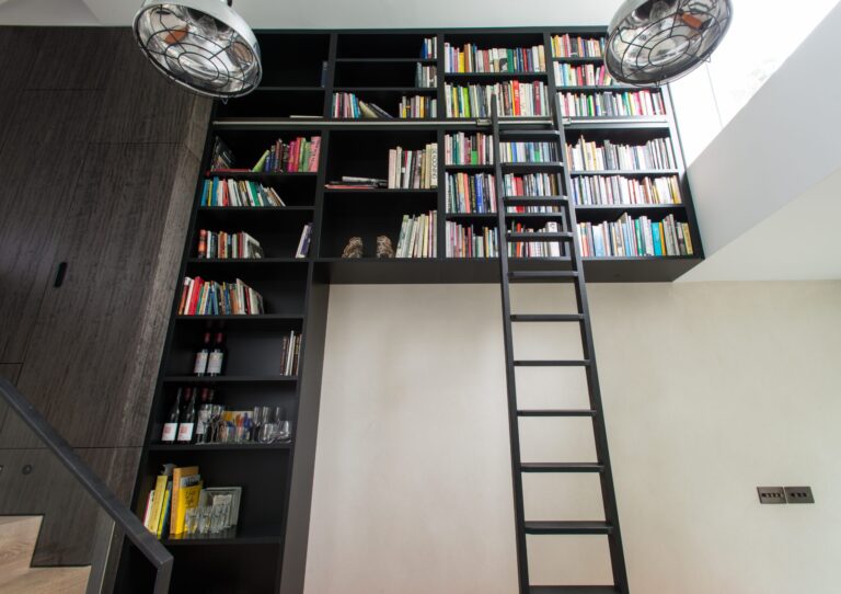 ArtistsHouse_robertdyearchitects_04_library
