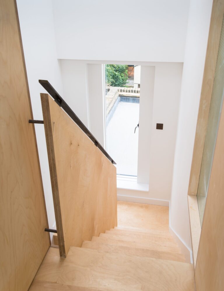 ArtistsHouse_robertdyearchitects_12_ply stair