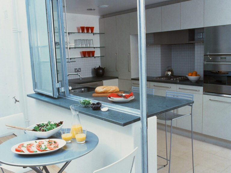 MillwoodSt_robertdyearchitects_03_kitchen dining