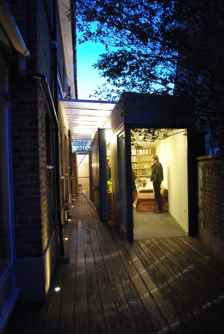 AylestoneAve_robertdyearchitects_02_arrival