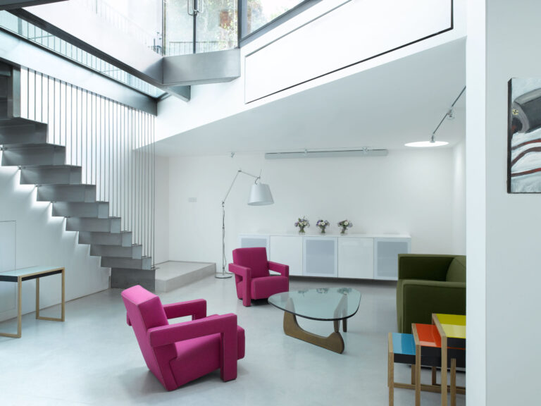 GaytonRd_robertdyearchitects_03_stair living
