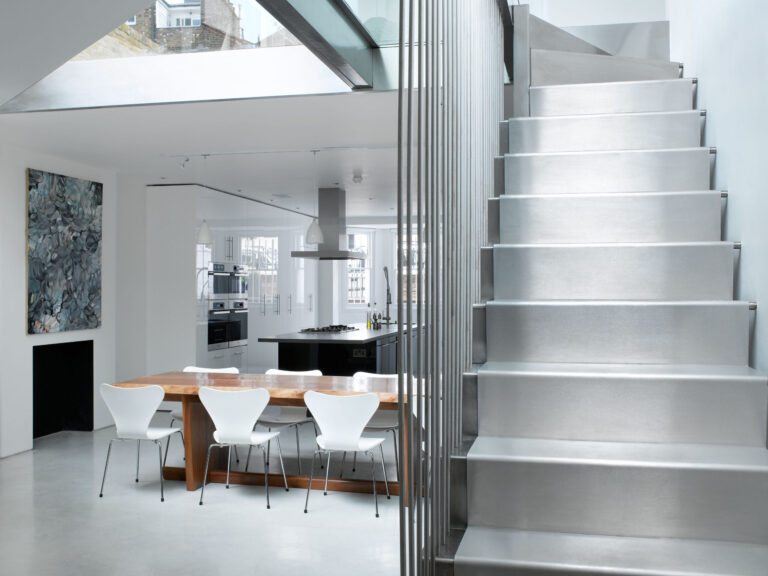 GaytonRd_robertdyearchitects_04_dining stair