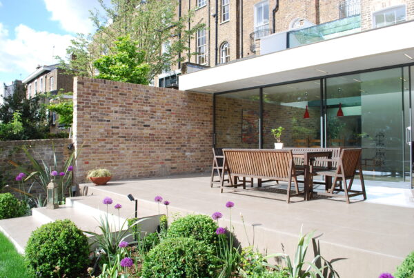 HamiltonTerrace_robertdyearchitects_01_patio dining