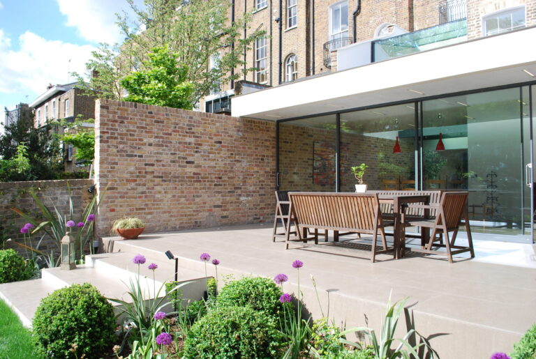 HamiltonTerrace_robertdyearchitects_01_patio dining