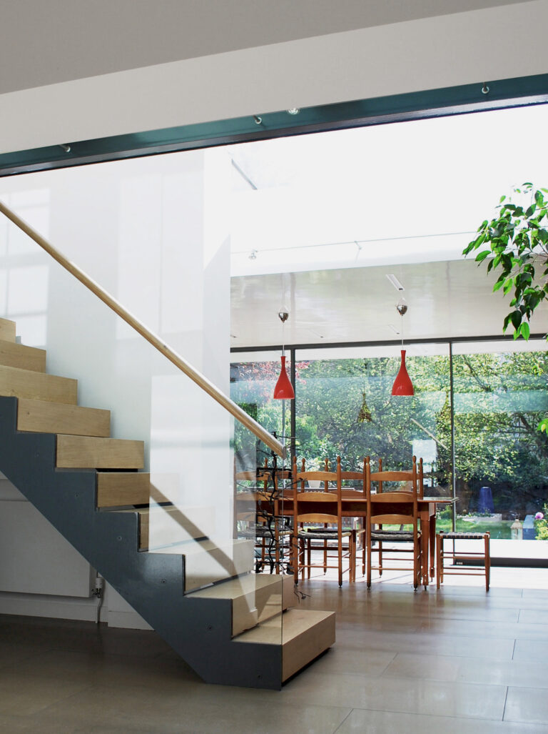 HamiltonTerrace_robertdyearchitects_04_stair dining