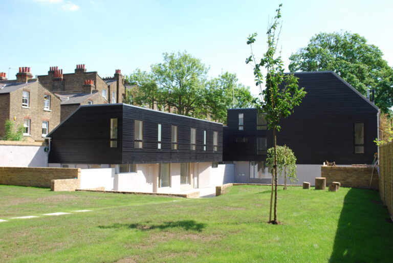 HousingMadeleineTerrace_robertdyearchitects_02_communal garden