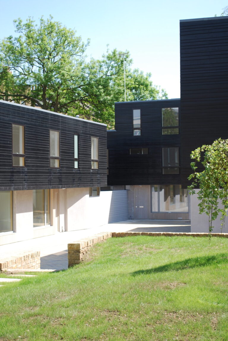 HousingMadeleineTerrace_robertdyearchitects_03_blackened timber