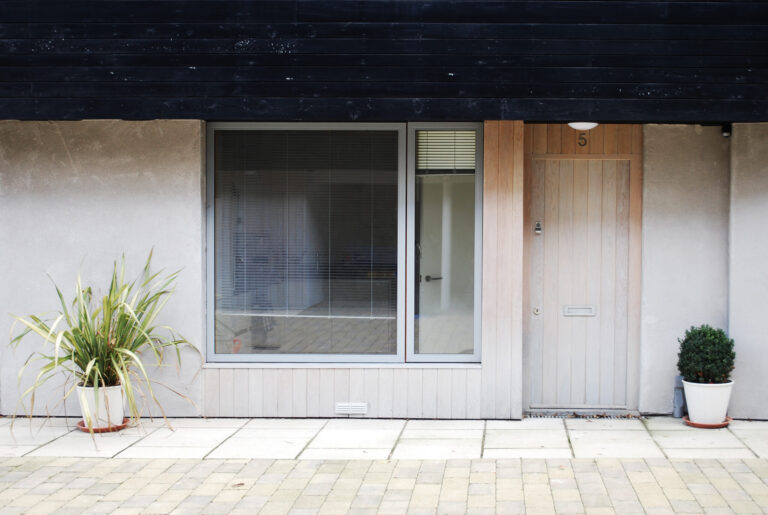 HousingMadeleineTerrace_robertdyearchitects_05_arrival