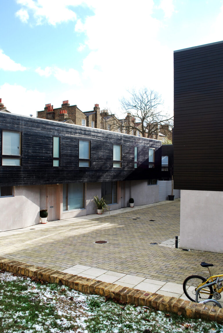 HousingMadeleineTerrace_robertdyearchitects_09_street