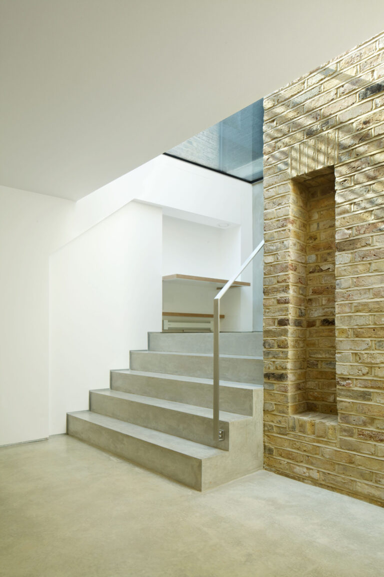 ListedHouse_robertdyearchitects_03_stair oblique