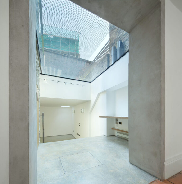 ListedHouse_robertdyearchitects_04_sky hall